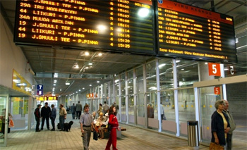 Электронные табло в автобусном терминале "Виру". Фото: Scanpix/Postimees