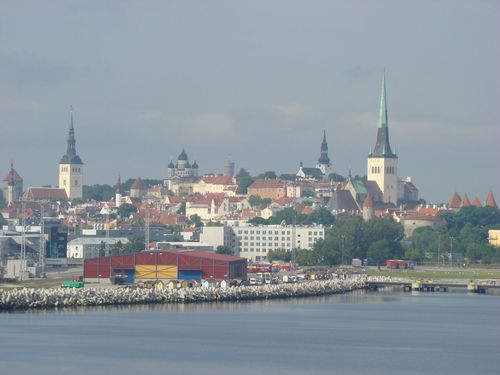 Вид на Таллин с капитанского мостика парома